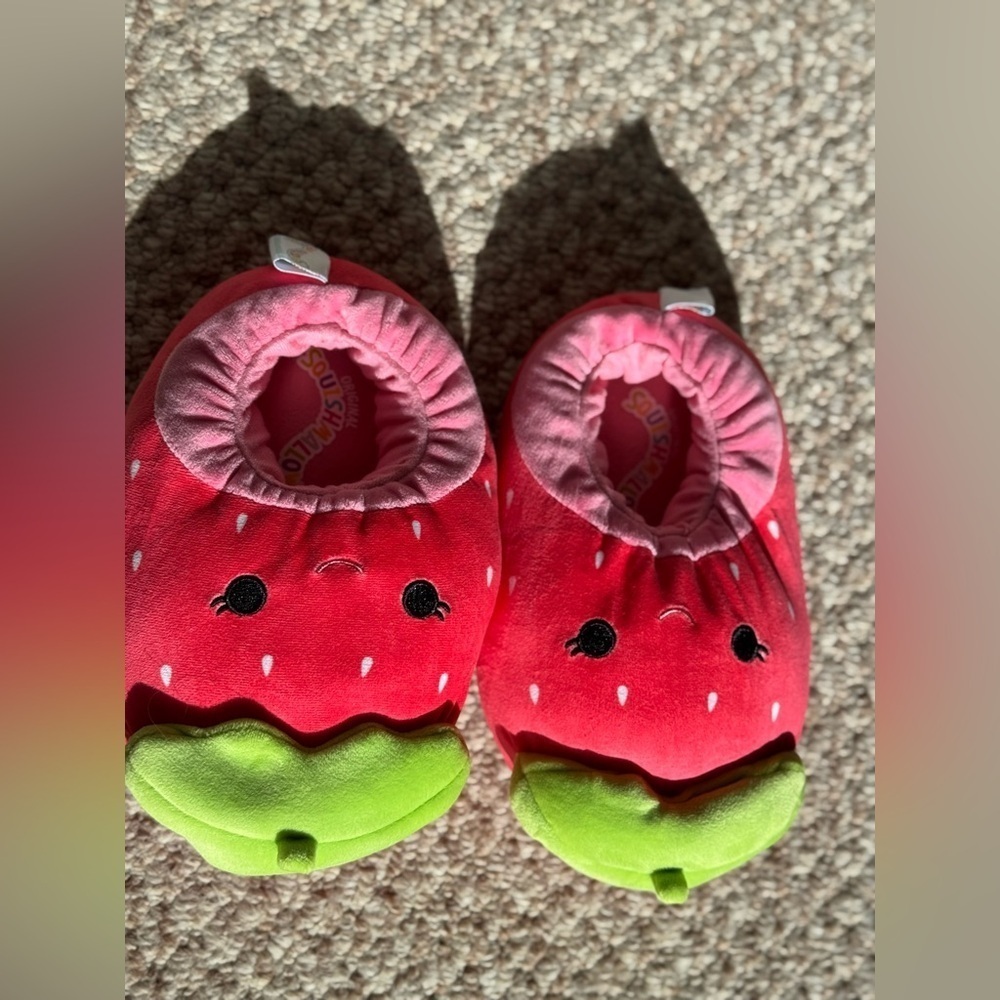 Squishmallows Strawberry Slipper - Kids' Size 2-3